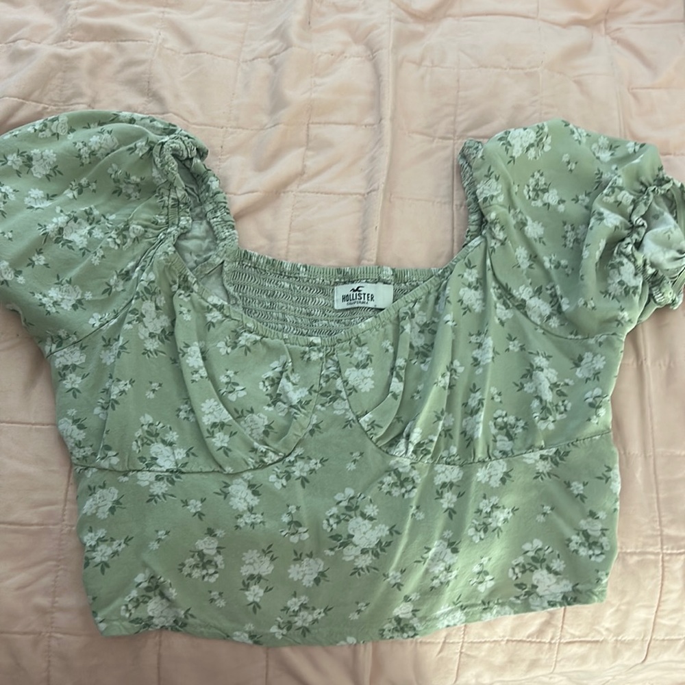 Light green floral cropped Holister blouse
